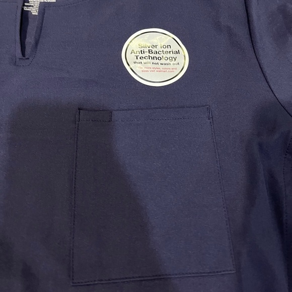 ClimateRight by CuddlDuds 6 Pocket Scrub Top - Picture 5 of 11